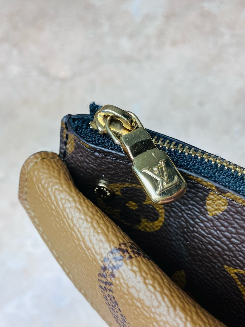 Louis Vuitton Recto Verso Reverse Monogram - Picture 8 of 8
